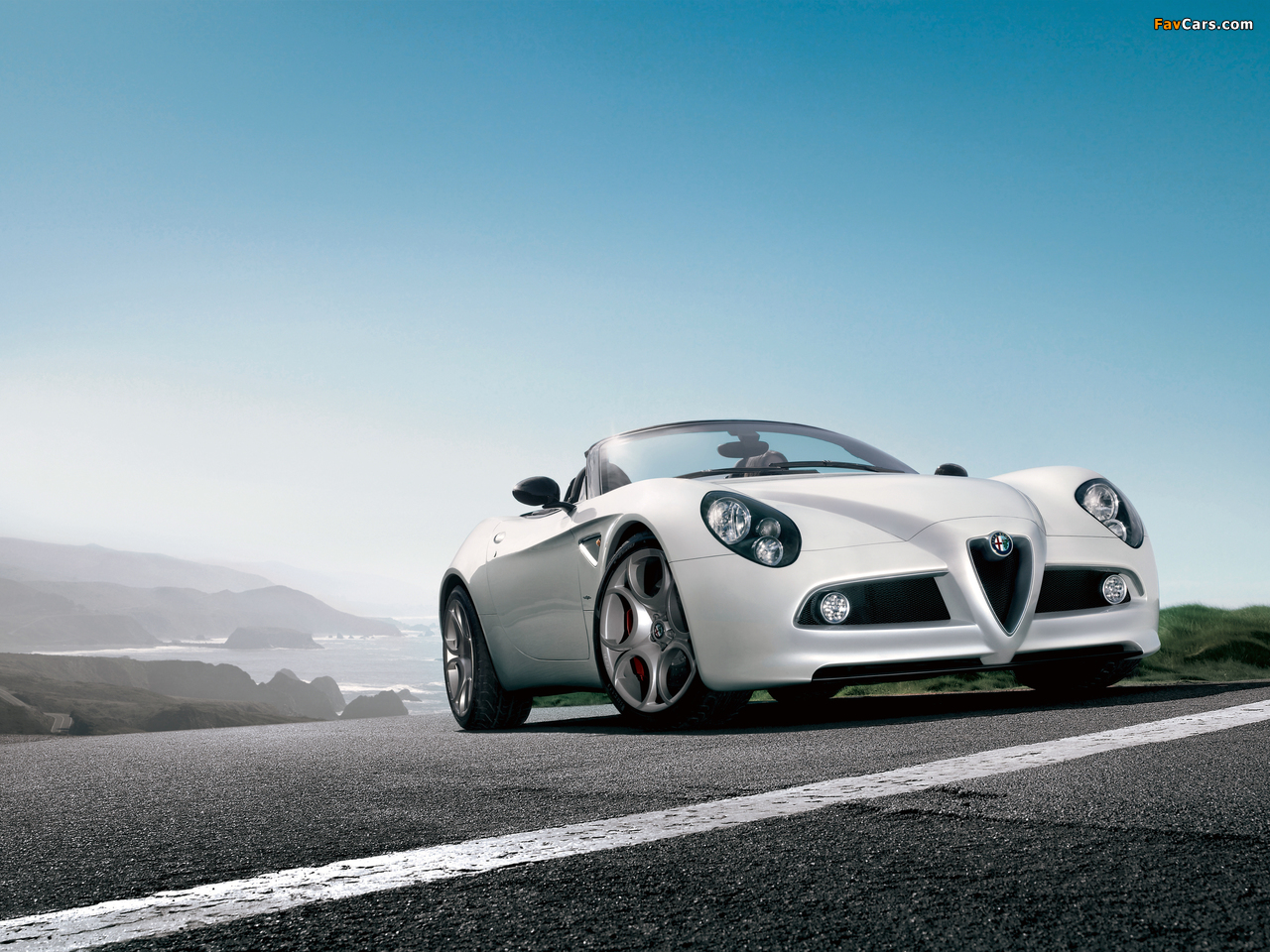 Alfa Romeo 8C Spider 2008–2011 wallpapers (1280 x 960)