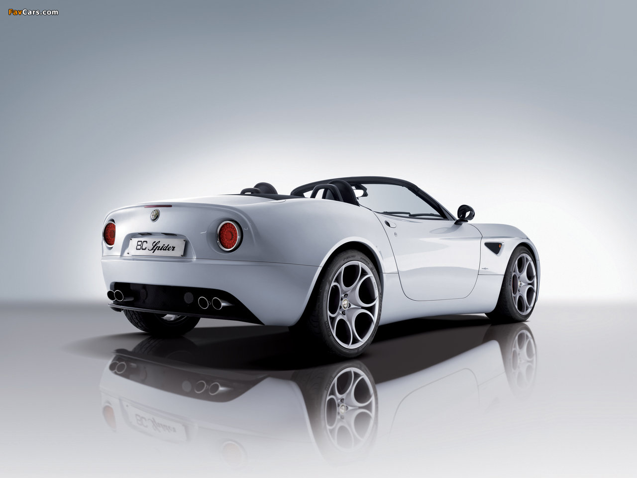 Alfa Romeo 8C Spider 2008–2011 wallpapers (1280 x 960)