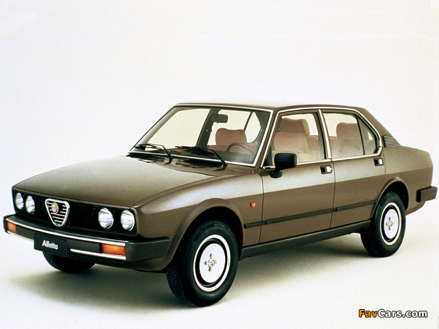 Alfa Romeo Alfetta 2.0i Quadrifoglio Oro 116 (1982–1983) photos (640 x 480)