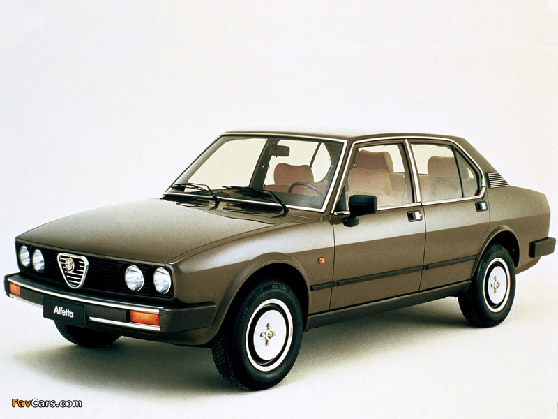 Alfa Romeo Alfetta 2.0i Quadrifoglio Oro 116 (1982–1983) photos (800 x 600)