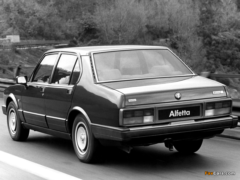 Alfa Romeo Alfetta 2.0i Quadrifoglio Oro 116 (1983–1984) photos (800 x 600)