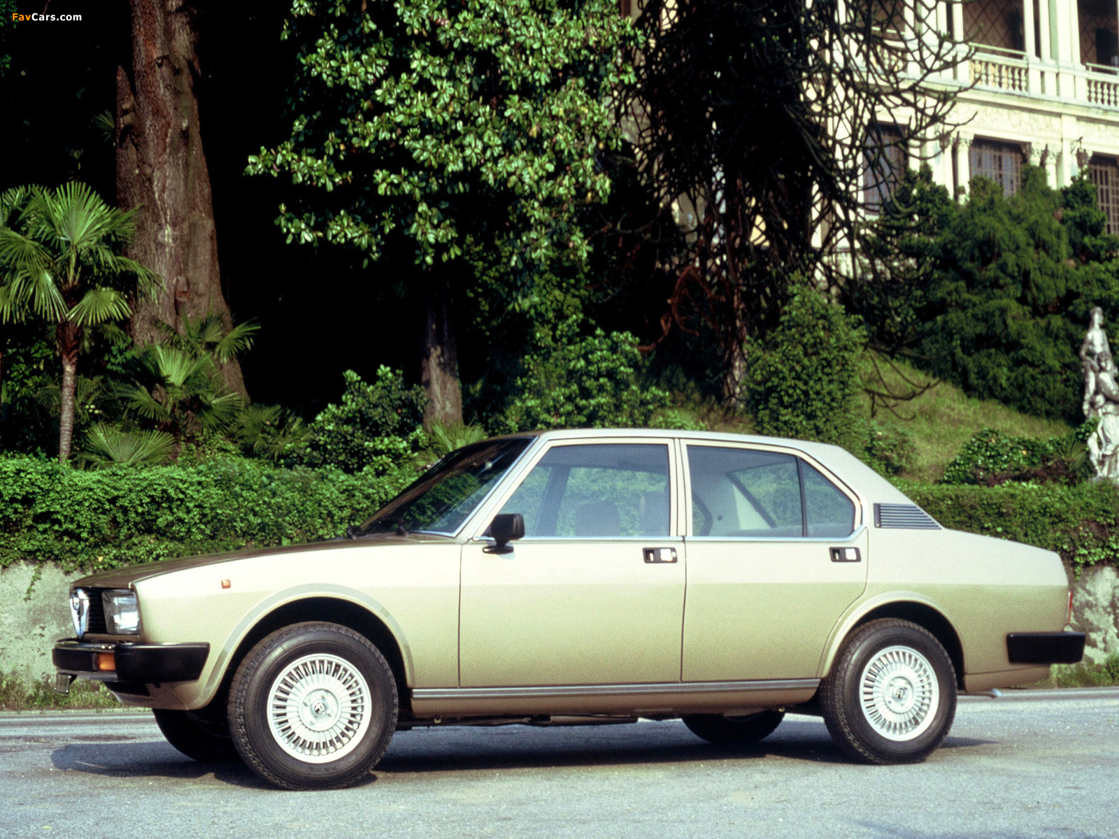 Alfa Romeo Alfetta 2000 L 116 (1978–1981) images (1600 x 1200)