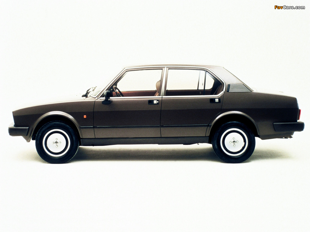 Photos of Alfa Romeo Alfetta 2.0i Quadrifoglio Oro 116 (1982–1983) (1024 x 768)