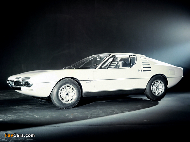 Photos of Alfa Romeo Montreal Expo Prototipo 105 (1967) (640 x 480)