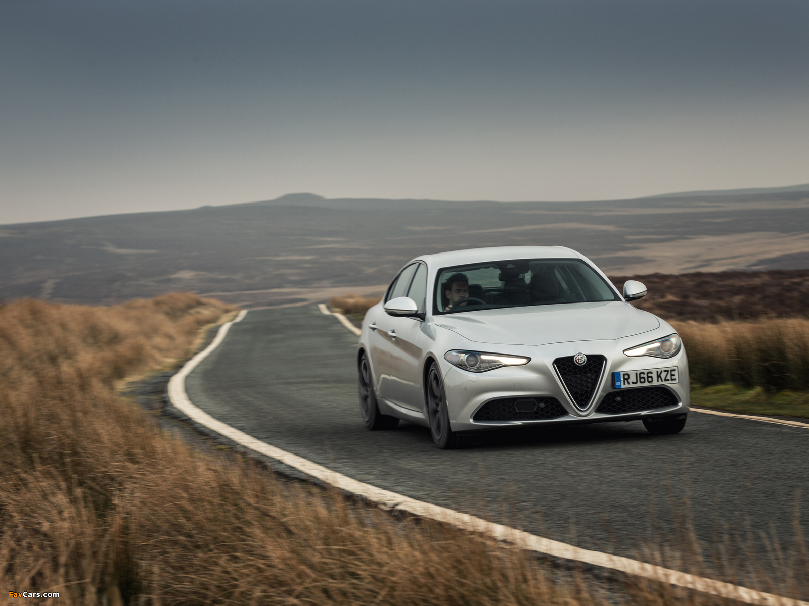 Images of Alfa Romeo Giulia Q2 UK-spec (952) 2016 (1600 x 1200)