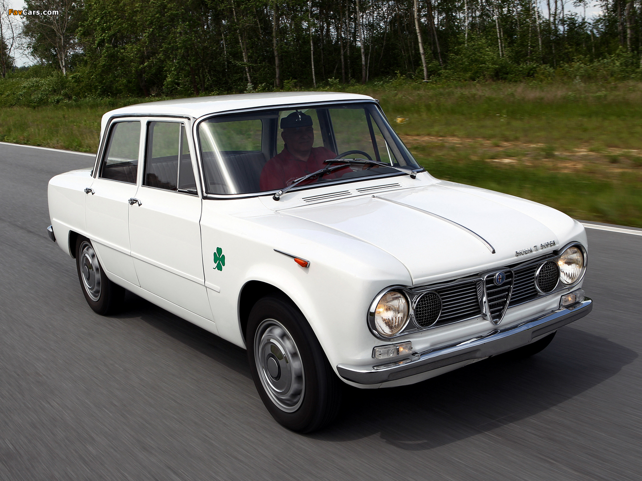 Images of Alfa Romeo Giulia T.I. Super 105 (1963–1964) (1280 x 960)