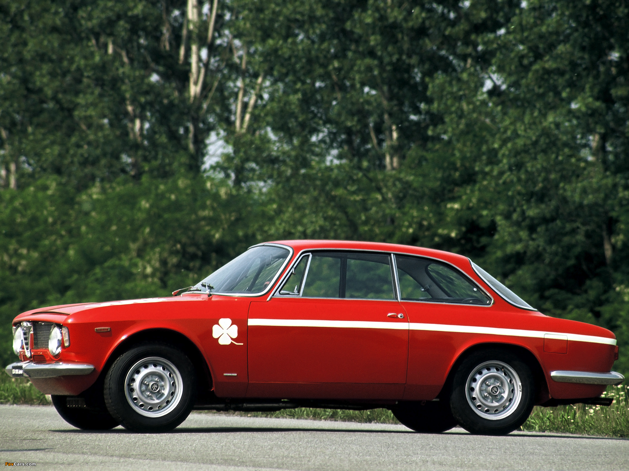 Pictures of Alfa Romeo GTA 1300 Junior 105 (1968–1972) (2048 x 1536)