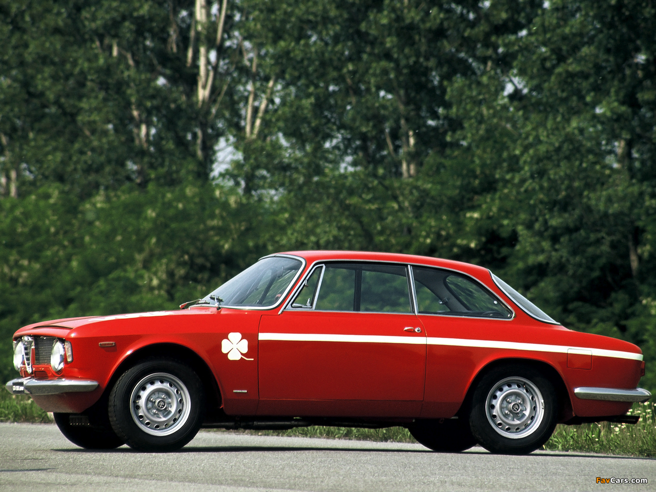 Pictures of Alfa Romeo GTA 1300 Junior 105 (1968–1972) (1280 x 960)