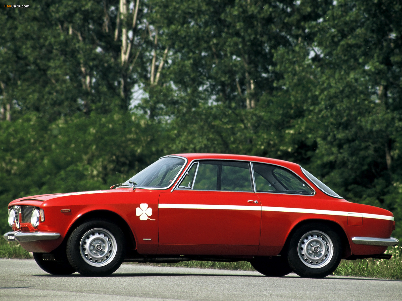 Pictures of Alfa Romeo GTA 1300 Junior 105 (1968–1972) (1600 x 1200)