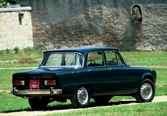 Pictures of Alfa Romeo Giulia 1300 Super 115 (1970–1974)