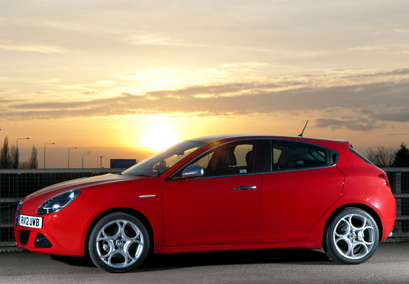 Alfa Romeo Giulietta UK-spec 940 (2010) images