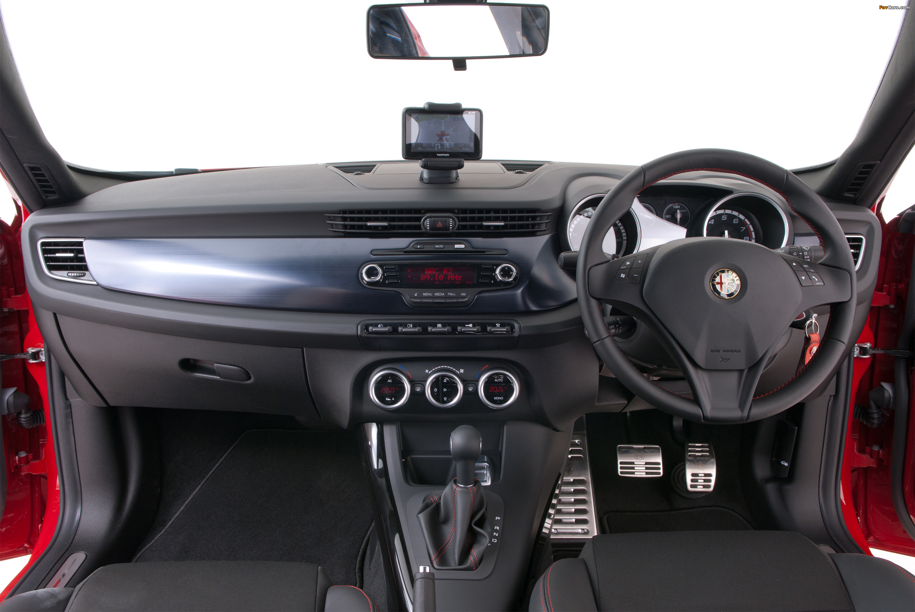 Alfa Romeo Giulietta UK-spec (940) 2010–14 photos (3000 x 2008)