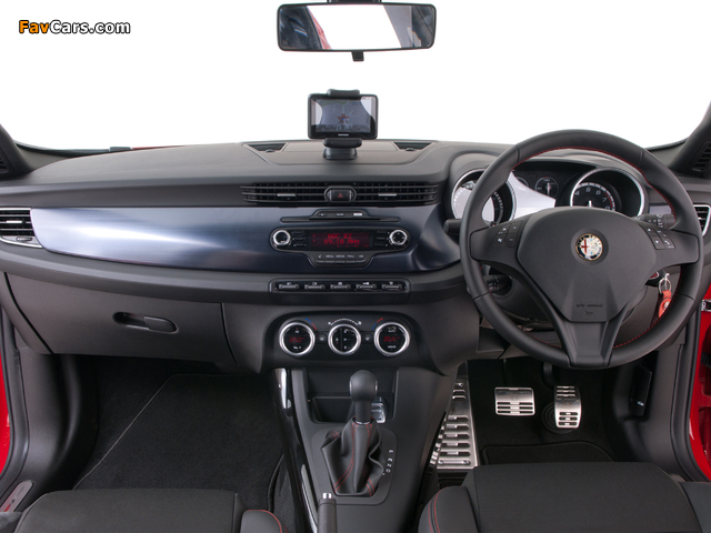 Alfa Romeo Giulietta UK-spec (940) 2010–14 photos (640 x 480)