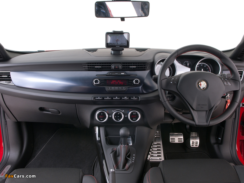 Alfa Romeo Giulietta UK-spec (940) 2010–14 photos (800 x 600)