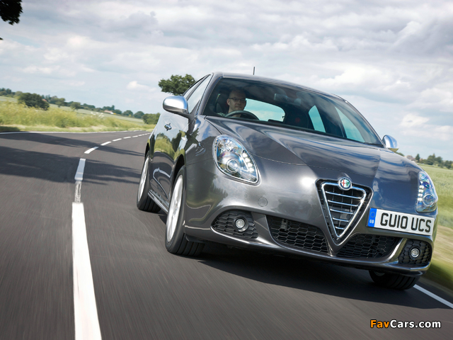 Alfa Romeo Giulietta UK-spec (940) 2010–14 photos (640 x 480)