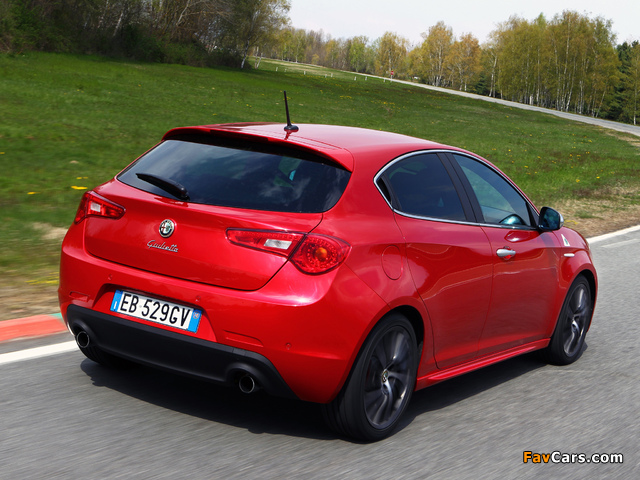 Alfa Romeo Giulietta Quadrifoglio Verde 940 (2010) photos (640 x 480)