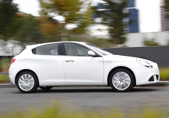 Alfa Romeo Giulietta AU-spec 940 (2011) images