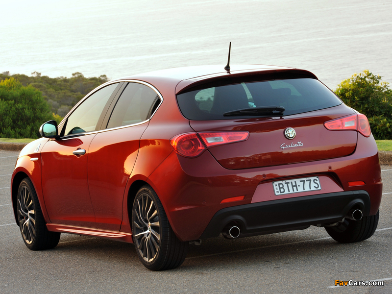 Alfa Romeo Giulietta Quadrifoglio Verde AU-spec 940 (2011) photos (800 x 600)