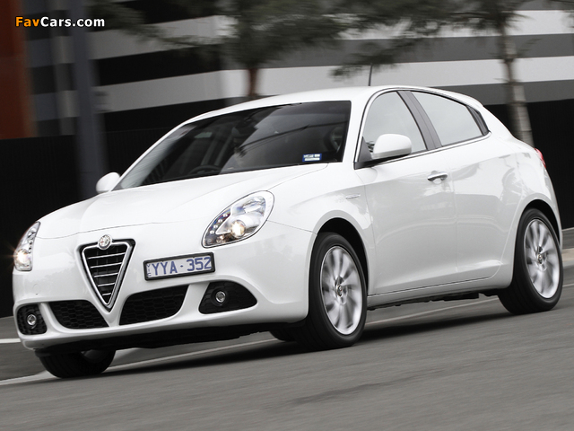 Alfa Romeo Giulietta AU-spec 940 (2011) photos (640 x 480)