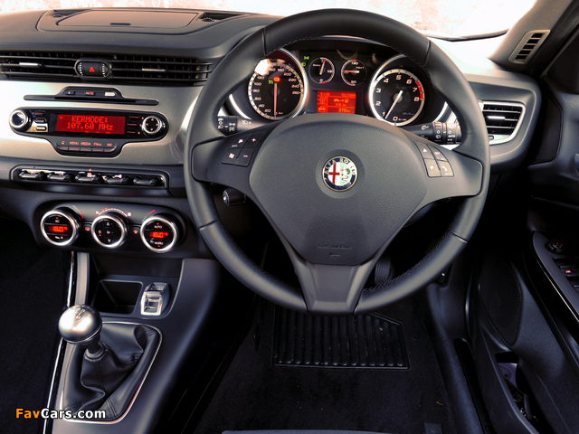 Alfa Romeo Giulietta AU-spec 940 (2011) pictures (640 x 480)
