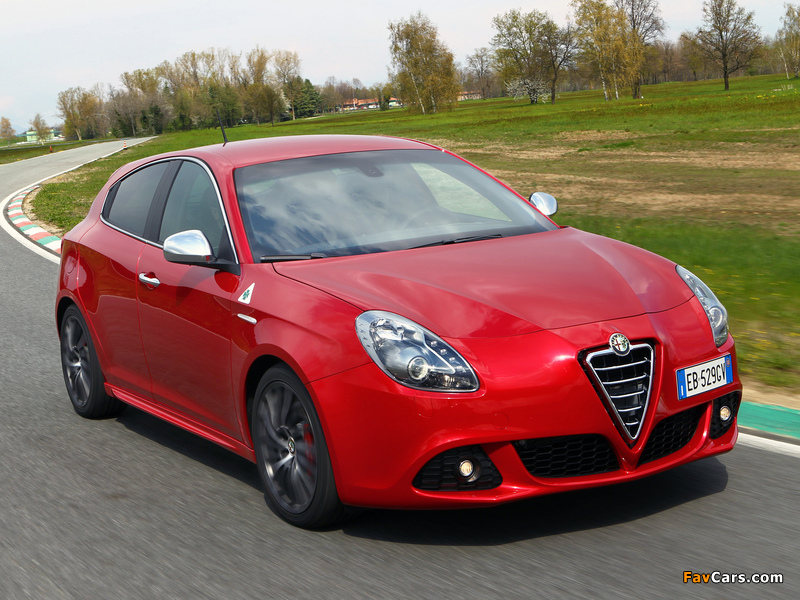 Alfa Romeo Giulietta Quadrifoglio Verde 940 (2010) images (800 x 600)