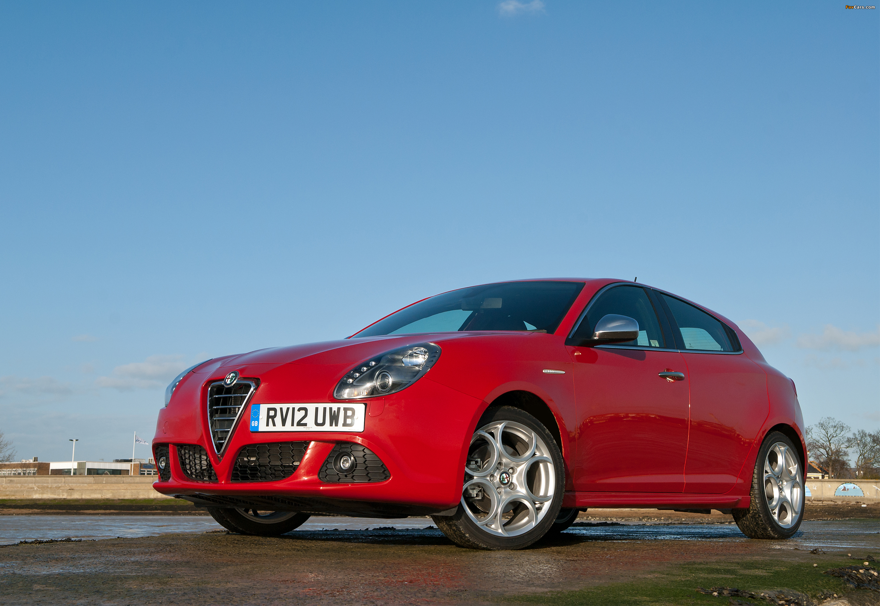 Images of Alfa Romeo Giulietta UK-spec (940) 2010–14 (3000 x 2064)