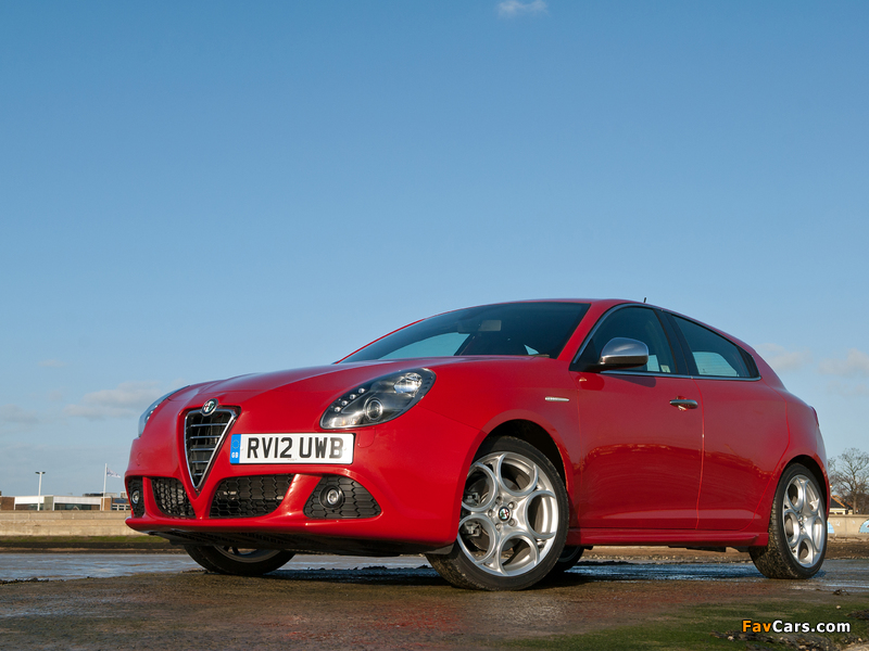 Images of Alfa Romeo Giulietta UK-spec (940) 2010–14 (800 x 600)