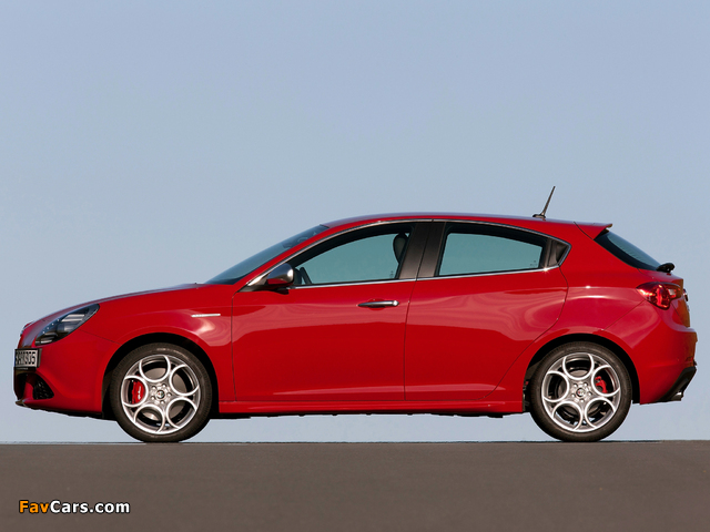 Images of Alfa Romeo Giulietta 940 (2010) (640 x 480)