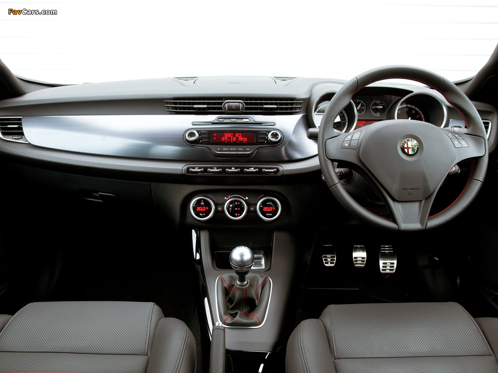 Images of Alfa Romeo Giulietta Cloverleaf 940 (2010) (1024 x 768)