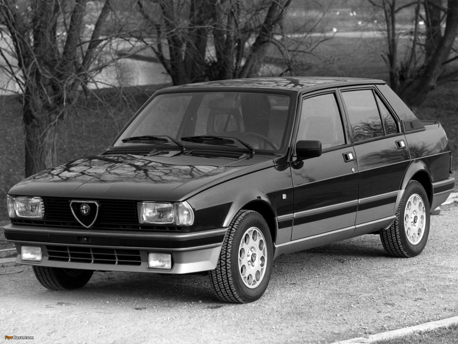 Photos of Alfa Romeo Giulietta 2.0 Turbodelta 116 (1983–1985) (1600 x 1200)
