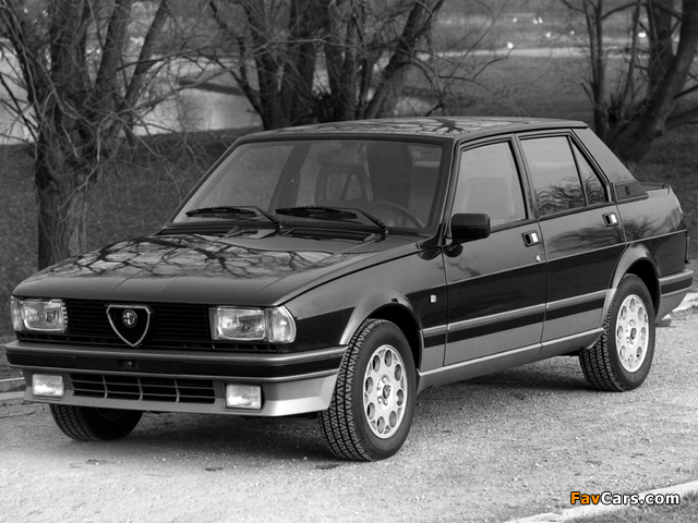 Photos of Alfa Romeo Giulietta 2.0 Turbodelta 116 (1983–1985) (640 x 480)
