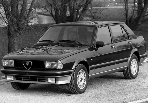Photos of Alfa Romeo Giulietta 2.0 Turbodelta 116 (1983–1985)