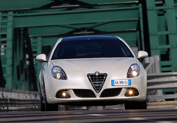 Photos of Alfa Romeo Giulietta 940 (2010)