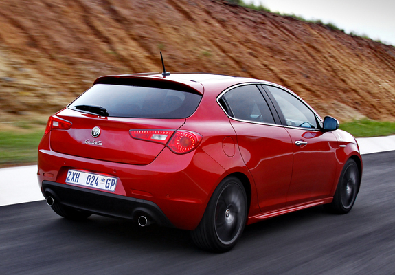 Photos of Alfa Romeo Giulietta Quadrifoglio Verde ZA-spec 940 (2011)