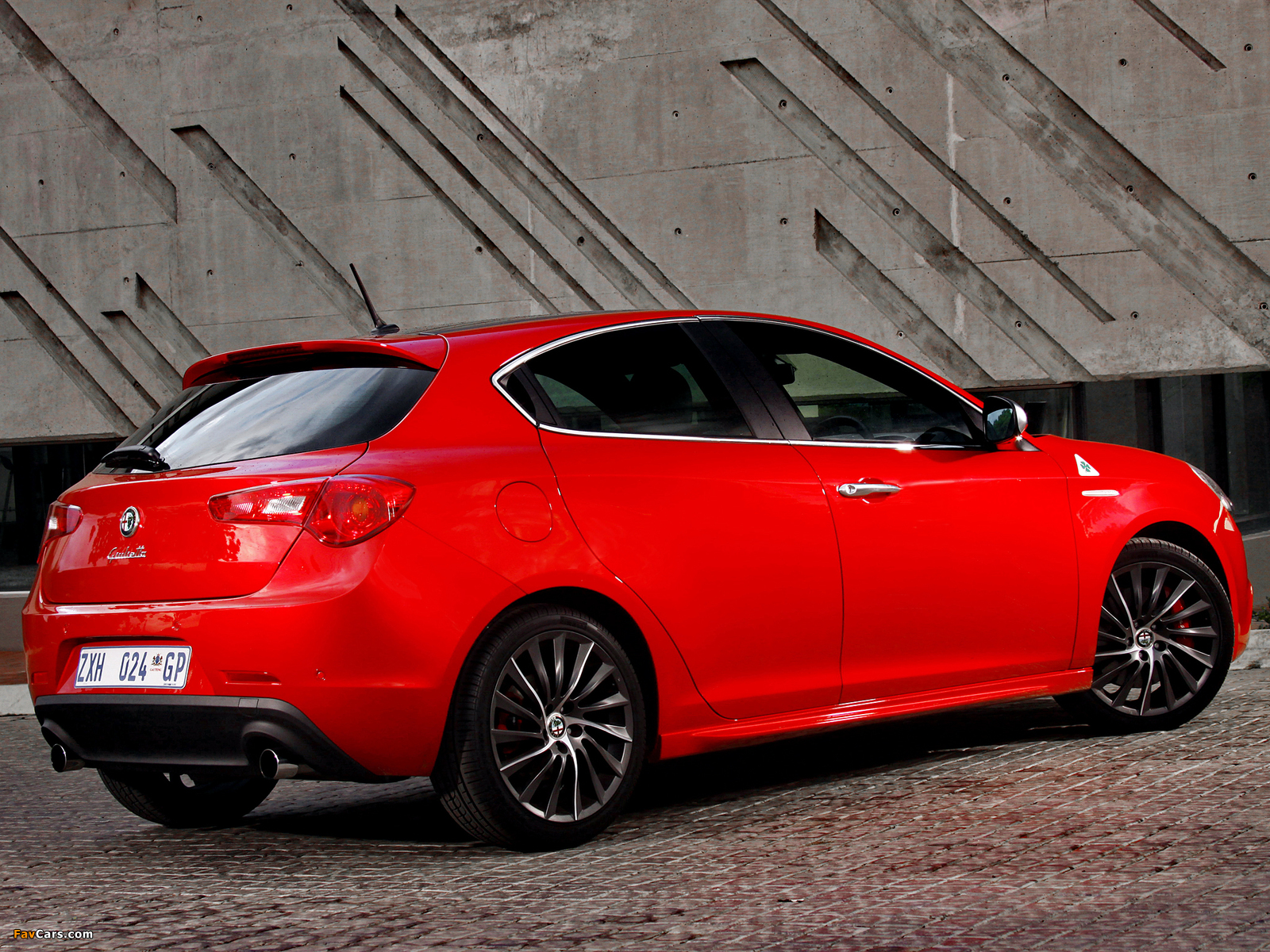 Photos of Alfa Romeo Giulietta Quadrifoglio Verde ZA-spec 940 (2011) (1600 x 1200)