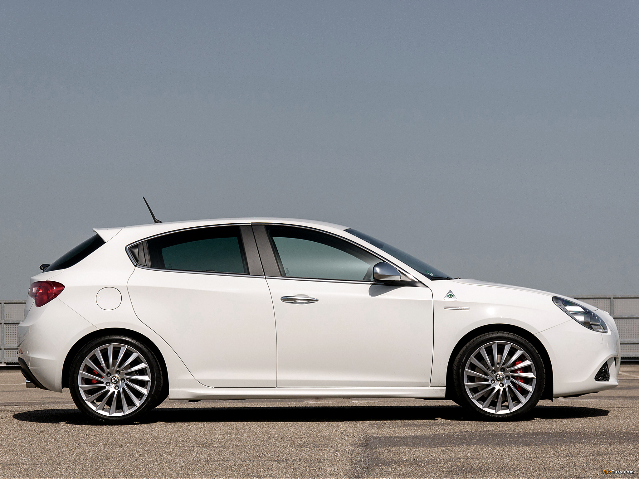 Pictures of Alfa Romeo Giulietta Quadrifoglio Verde 940 (2010) (2048 x 1536)