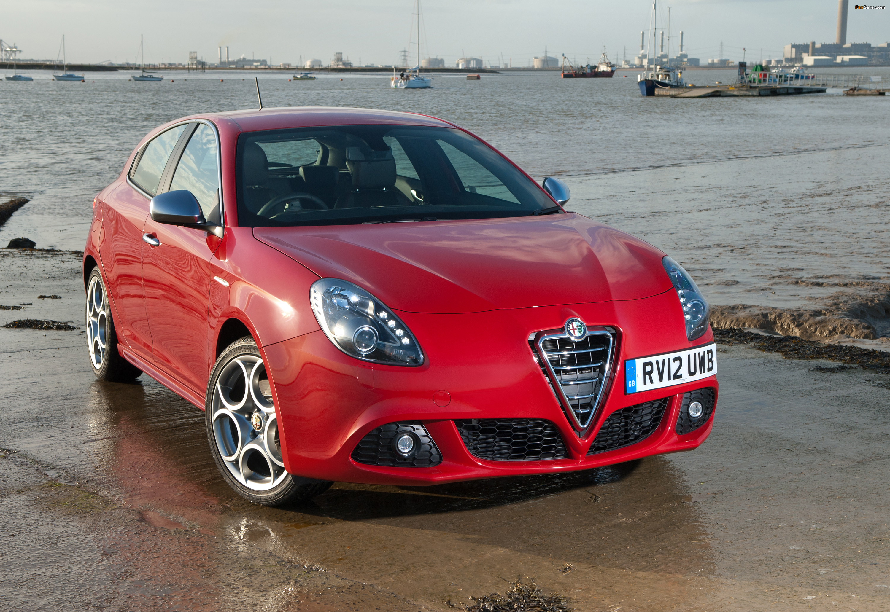 Alfa Romeo Giulietta UK-spec (940) 2010–14 wallpapers (3000 x 2064)