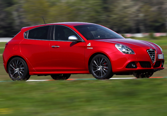 Alfa Romeo Giulietta Quadrifoglio Verde 940 (2010) wallpapers