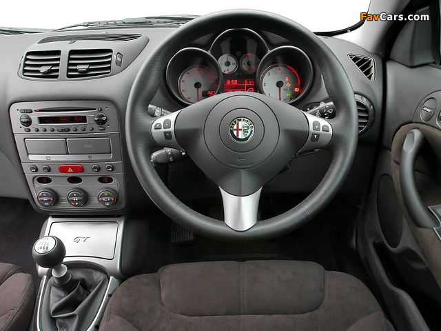 Alfa Romeo GT UK-spec 937 (2004–2010) photos (640 x 480)