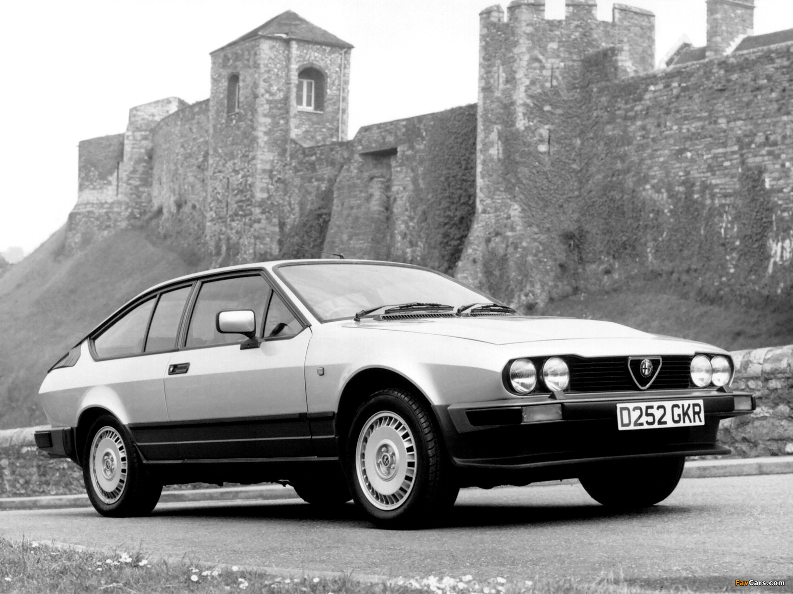Alfa Romeo GTV 6 2.5 UK-spec 116 (1983–1986) wallpapers (1600 x 1200)