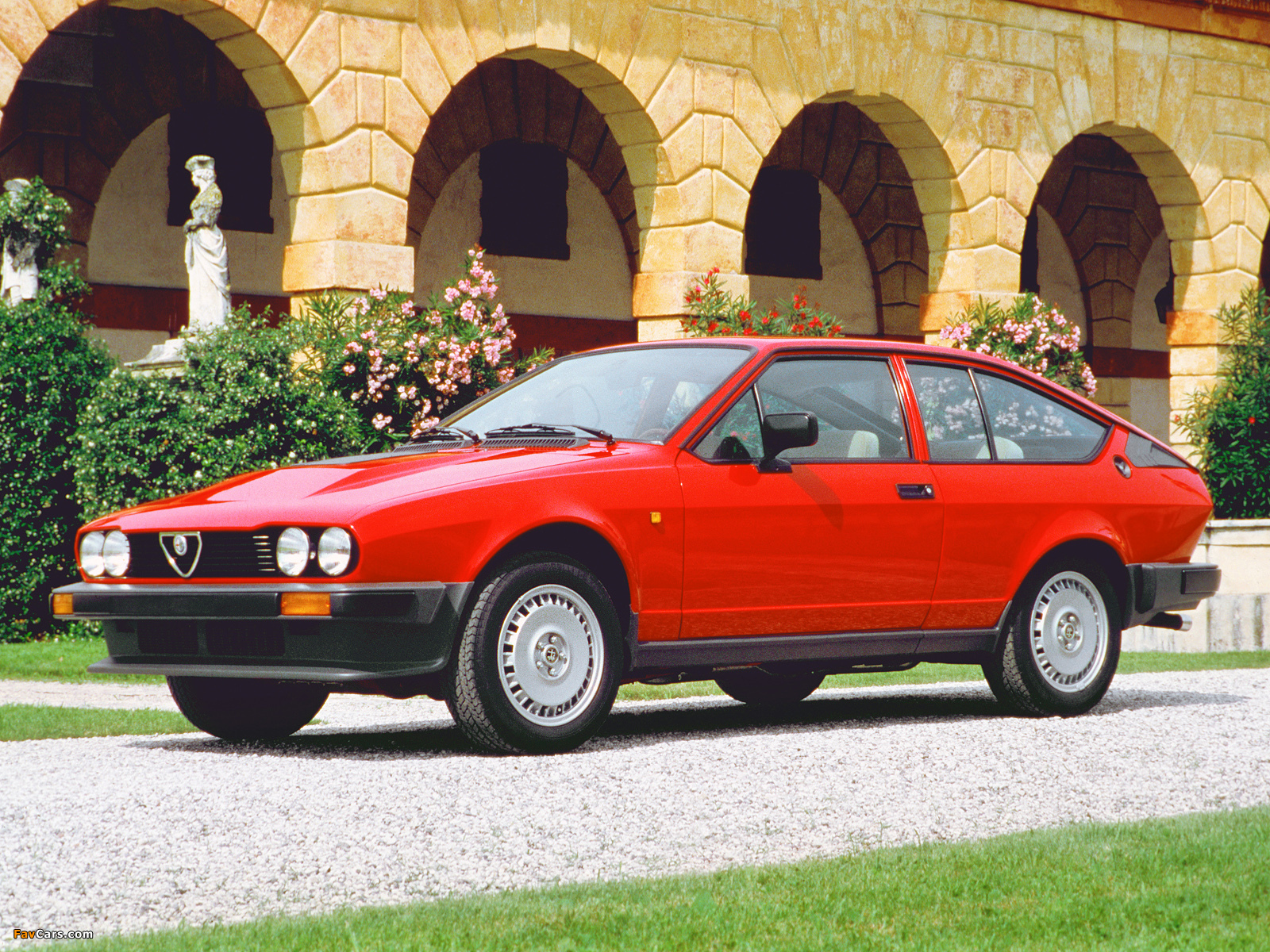 Images of Alfa Romeo GTV 6 2.5 116 (1980–1983) (1600 x 1200)