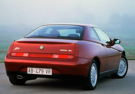 Photos of Alfa Romeo GTV 916 (1995–1998)