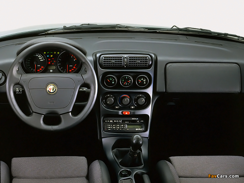 Photos of Alfa Romeo GTV 916 (1995–1998) (800 x 600)