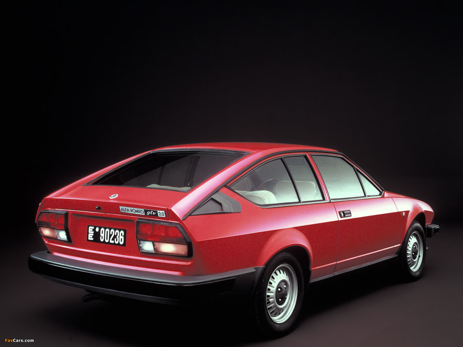 Pictures of Alfa Romeo GTV 2.0 116 (1980–1983) (1600 x 1200)