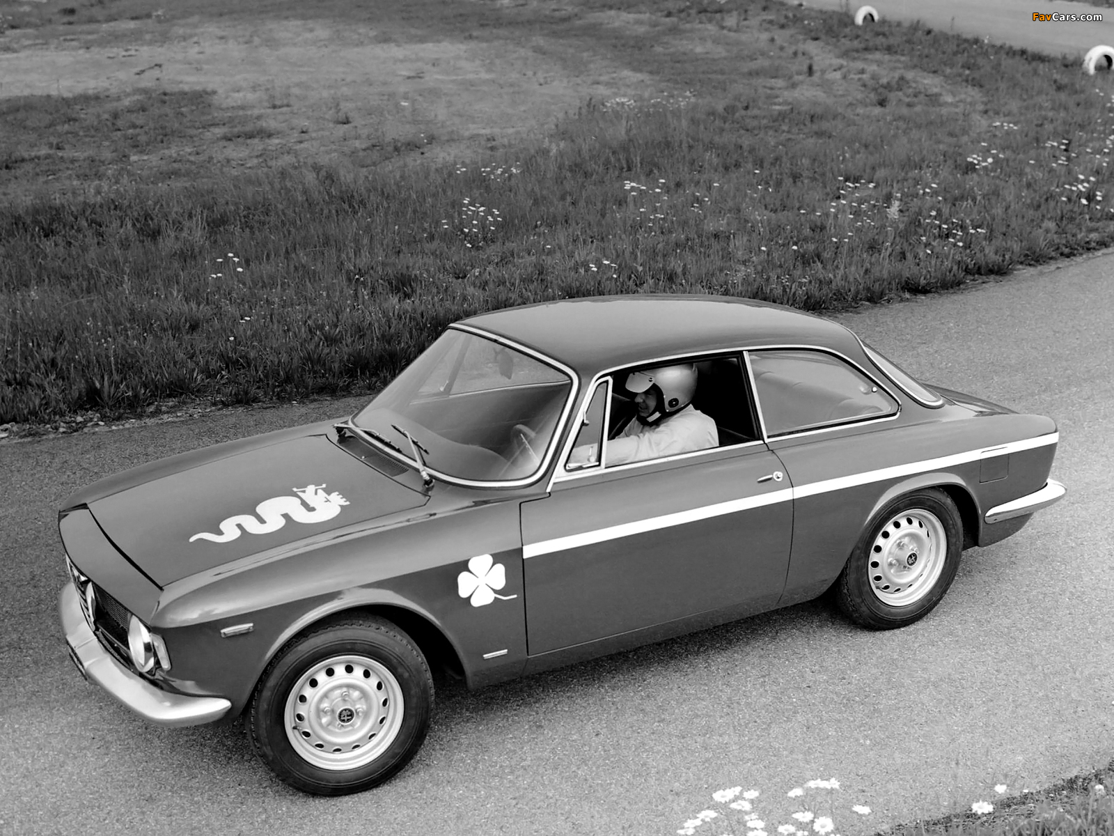 Alfa Romeo GTA 1300 Junior 105 (1968–1972) pictures (1600 x 1200)