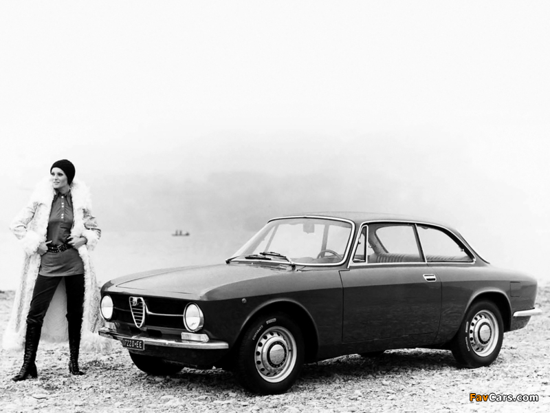Alfa Romeo GT 1300 Junior 105 (1971–1974) images (800 x 600)