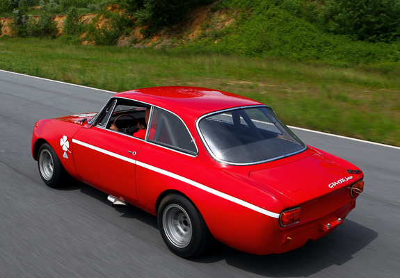 Photos of Alfa Romeo GTA 1300 Junior Corsa 105 (1968–1972)