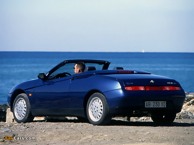 Alfa Romeo Spider 916 (1995–1998) pictures (640 x 480)