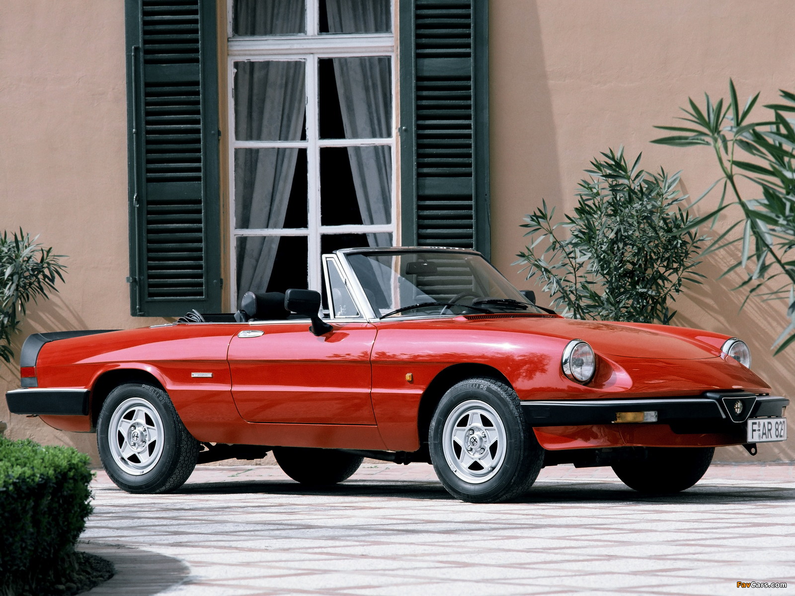 Alfa Romeo Spider 115 (1983–1990) wallpapers (1600 x 1200)