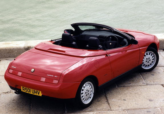Alfa Romeo Spider UK-spec 916 (1995–1998) images